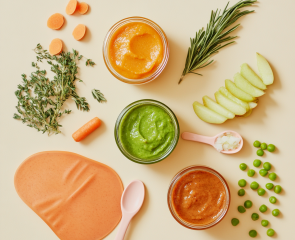 mmowlstack_87381_a_soft_warm-toned_flat_lay_of_baby_food_jars_08167efc-bd58-48a2-99fb-a993556d8029_3